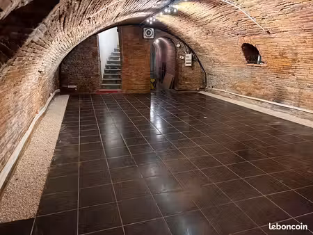 local atypique voûté env. 130 m² – capitole / rue saint-rome