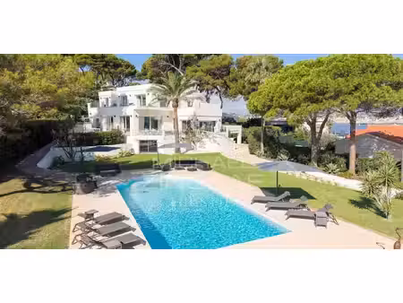 villa avec piscine en bord de mer le cap - antibes (06)