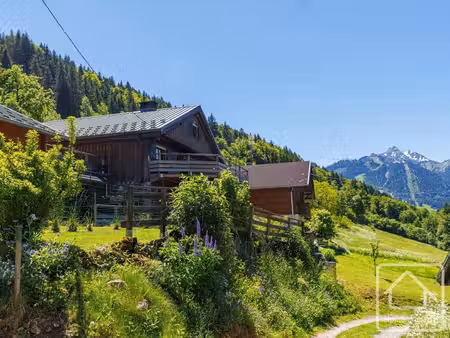 chalet traditionnel de 3 chambres avec vue panoramique  garages et jardin