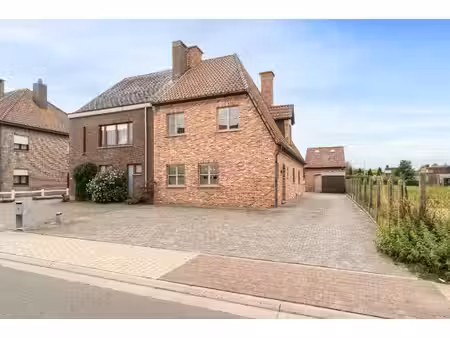 wij verkopen uw vastgoed  anders én beter!