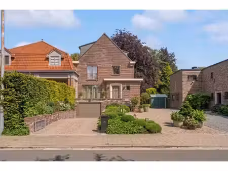 wij verkopen uw vastgoed anders én beter!