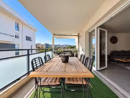t3 avec 2 garages et une belle terrasse !