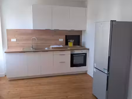 appartement remis à neuf à louer 2 pièces dont 1 chambre. 47 m² fontenay le comte (85)
