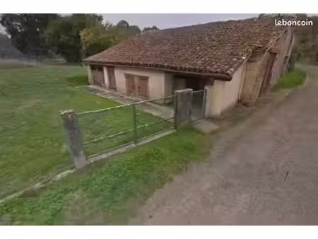 terrain 2700 m2 avec batiment à rénover
