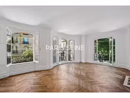 **aux pieds de la tour eiffel**exceptionnel 5 pièces** familial et de reception**entiereme