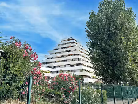 studio à 600 mètres de la plage