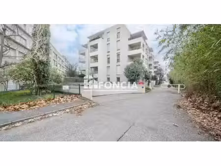 à vendre – bel appartement t3 avec terrasse  stationnement et piscine – valence