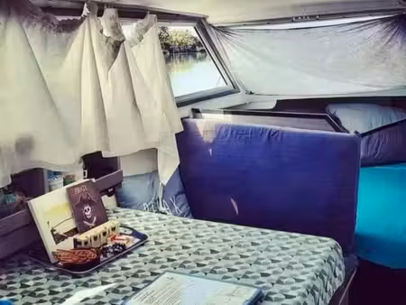 bateau et ponton privé