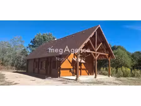chalet en bois de 138 m² de 4 chambres sur un terrainde 73862m²