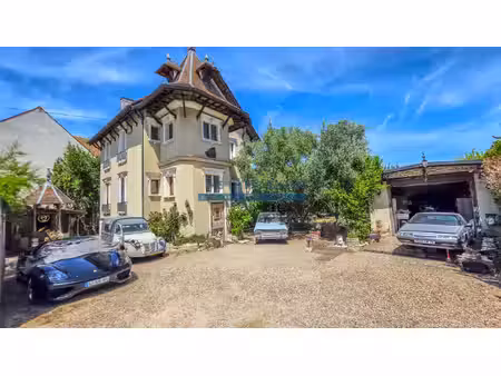propriété d'exception 8 pièces 179m2 + garage + dépendance +