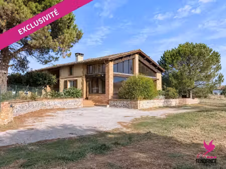 maison 150 m² + véranda et sous sol de 150 m² sur 2000 m² de terrain.