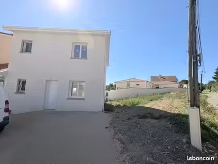 maison neuve re2020 mitoyenne 1 côté  terrain de 320m2