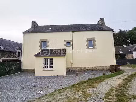 maison en pierre de 75 m² à rieux