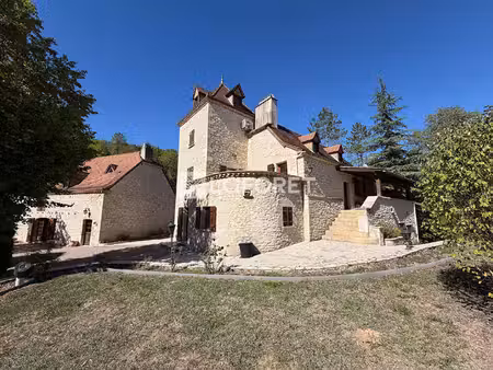 propriété de caractère en plein coeur du lot