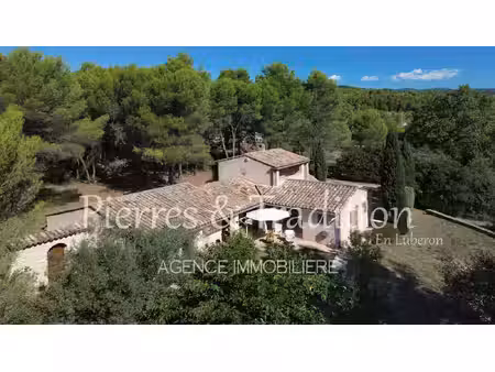 joucas  belle propriété sur plus de 5000 m2 avec piscine et vue dégagée