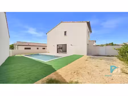 villa récente 3 chambres dont 1 suite parentale avec piscine