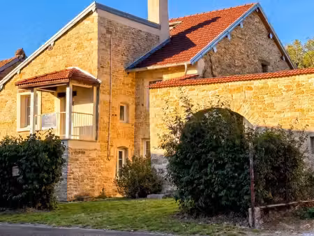coup de coeur à noroy-le-bourg : charmante maison en pierre sur
