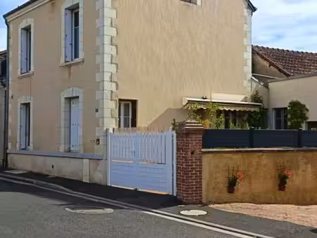 a vendre reugny 37194  maison de 108 m²   3 chambres  cour  garage