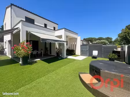 villa 4 pièces 100 m²