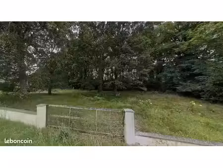terrain 1 080 m² mees