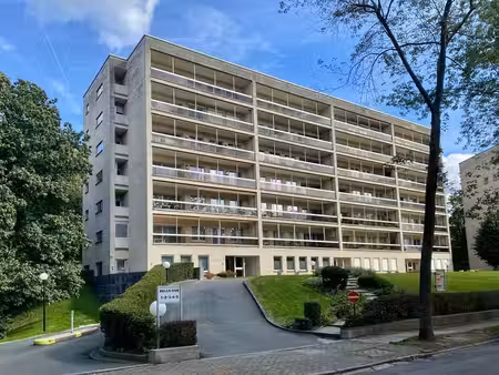ferme rose  rez de chaussée de 100 m2 + 2 parkings