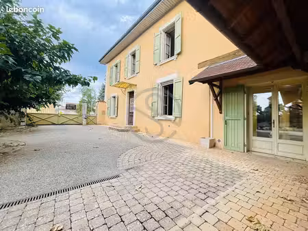 maison 5 pièces 195 m²