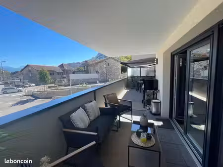 apparemment t3+cuisine contemporain neuf à noyarey