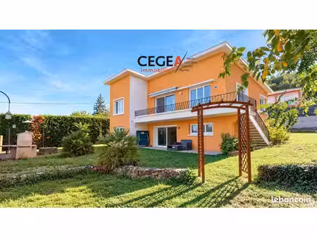 maison 8 pièces 196 m²