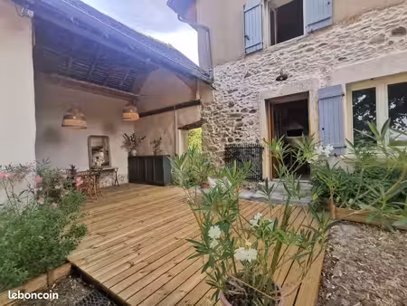 rénovation d’exception au calme absolu à 40 mn de lyon est - maison de famille dans un écr