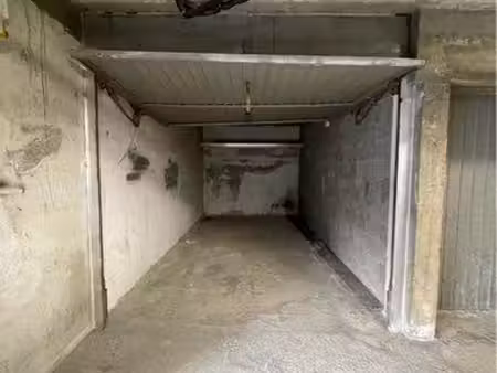 garage/parking/box 1 pièce 14 m²