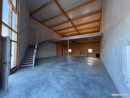 à louer — local d'activité neuf 200m2 à bénesse-maremne (bail dérogatoire)