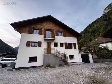 à louer - t3 de 62m2 dans une maison avec jardin et garage