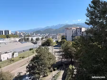 t3-85 m2- vue montagne - très bon etat -echirolles