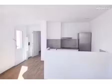 t2 33 m² – rdc – cave & parking – résidence rénovée – fresnes (94)