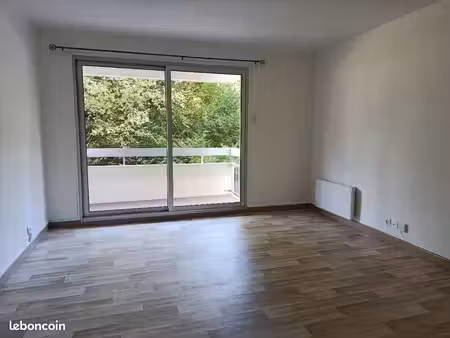 loue t1 + cave + parking couvert