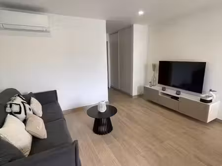 superbe appartement 1 pièce 26/m² + parking privé + fibre inclus