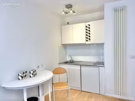 location bd lord duveen/rue paradis  studio 21m²