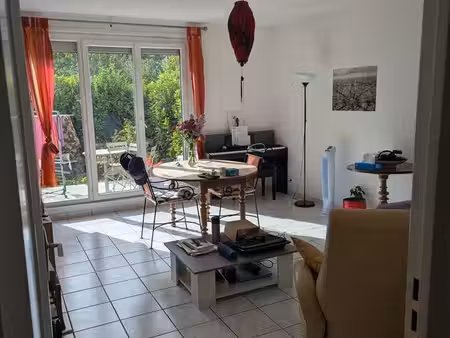 location appartement en rez-de-jardin - 800 tcc