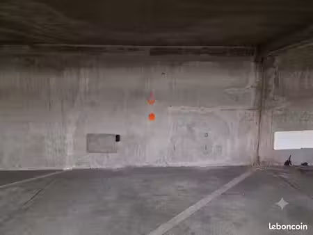 place de parking sécurisé avec accès réservé à capbreton hossegor/
