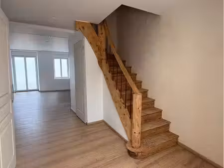 triplex meublé rénové – 3 chambres – terrasse – 2 parkings