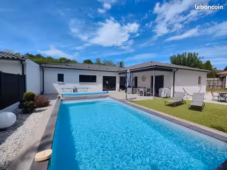 maison contemporaine de plain-pied – 6 pièces – 143 m² – piscine chauffée – le taillan-méd