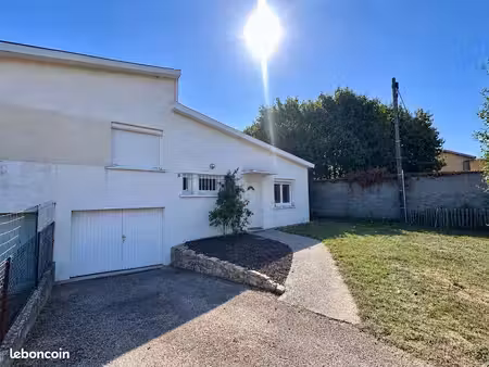 maison avec garage et jardin