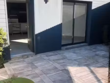 maison rénovée  terrasse  parking et clime
