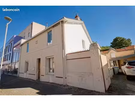 maison 5 pièces 130 m² + dépendance. rezé 44400