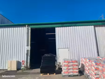 local 150 m² isolation thermique – hsp 5 m – porte 5x4 m – accès gros porteurs