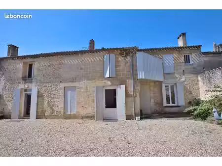 maison  8 pièces  330 m2