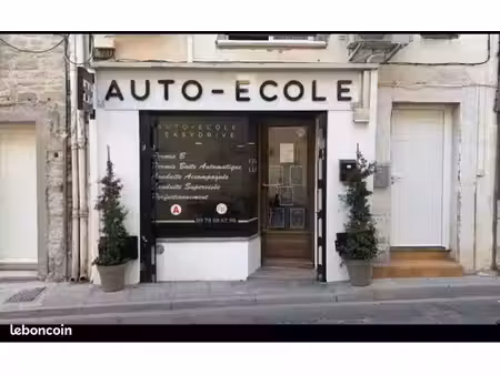 à céder – local commercial 80 m² – cœur de village – marsillargues