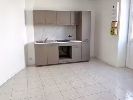t2 34 m² – bazas centre-ville – 450 /mois