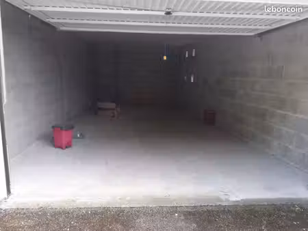 à louer grand garage 33m2