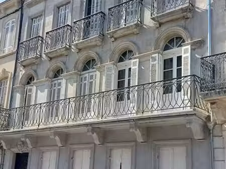 immeuble de caractère avec piscine